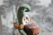 Laden Sie das Bild in den Galerie-Viewer, Standing Christmas Elf with Cake