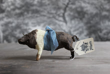 Laden Sie das Bild in den Galerie-Viewer, Spun Cotton Christmas Ornament Piglet with Blue Ribbon