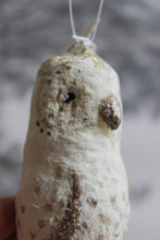 Laden Sie das Bild in den Galerie-Viewer, Spun Cotton Christmas Ornament Small Owl