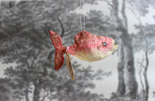 Laden Sie das Bild in den Galerie-Viewer, Spun Cotton Christmas Ornament Pink Fish with Glitter