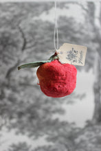 Laden Sie das Bild in den Galerie-Viewer, Spun Cotton Christmas Ornament Mini Apple
