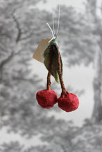 Laden Sie das Bild in den Galerie-Viewer, Spun Cotton Christmas Ornament Cherries