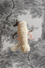 Laden Sie das Bild in den Galerie-Viewer, Spun Cotton Winter Ornament Snowman &quot;Noel&quot;