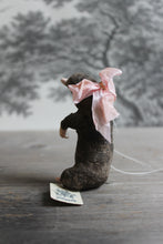 Laden Sie das Bild in den Galerie-Viewer, Spun Cotton Christmas Ornament Mole with Pink Ribbon