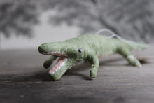 Laden Sie das Bild in den Galerie-Viewer, Spun Cotton Christmas Ornament Crocodile
