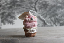 Laden Sie das Bild in den Galerie-Viewer, Spun Cotton Christmas Ornament Cupcake