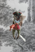 Laden Sie das Bild in den Galerie-Viewer, Spun Cotton Christmas Ornament Songbird Robin Gentleman with Flowers