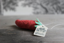 Laden Sie das Bild in den Galerie-Viewer, Spun Cotton Christmas Ornament Chili