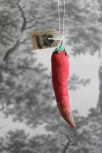 Laden Sie das Bild in den Galerie-Viewer, Spun Cotton Christmas Ornament Chili with Glitter