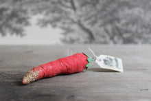 Laden Sie das Bild in den Galerie-Viewer, Spun Cotton Christmas Ornament Chili with Glitter