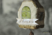Laden Sie das Bild in den Galerie-Viewer, Spun Cotton Ornament Cuckoo Clock &quot;Souvenir&quot;