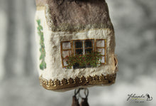 Laden Sie das Bild in den Galerie-Viewer, Spun Cotton Ornament Cuckoo Clock &quot;Souvenir&quot;
