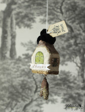 Laden Sie das Bild in den Galerie-Viewer, Spun Cotton Ornament Cuckoo Clock &quot;Souvenir&quot;