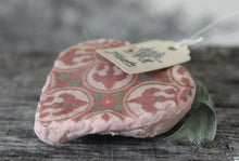 Laden Sie das Bild in den Galerie-Viewer, Spun Cotton Ornament Heart with Fabric Backing &quot;Thank You&quot;
