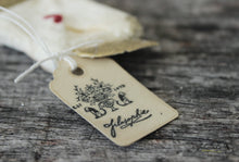 Laden Sie das Bild in den Galerie-Viewer, Spun Cotton Ornament Winged Love Letter &quot;Be Mine&quot;