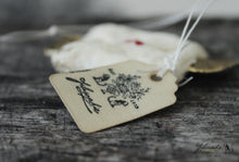 Laden Sie das Bild in den Galerie-Viewer, Spun Cotton Ornament Winged Love Letter &quot;True Love&quot;