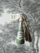 Laden Sie das Bild in den Galerie-Viewer, Cotton Ornament Champ Bottle with Tassel