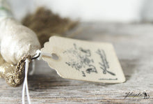Laden Sie das Bild in den Galerie-Viewer, Cotton Ornament Champ Bottle with Tassel