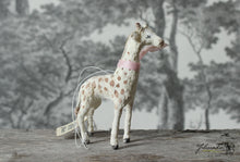 Laden Sie das Bild in den Galerie-Viewer, Spun Cotton Ornament Giraffe