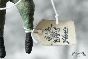 Spun Cotton Ornament Hunting Dog with Pheasant Pull Toy