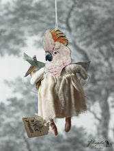 Laden Sie das Bild in den Galerie-Viewer, Spun Cotton Ornament Cockatoo Girl with Pelican Pull Toy