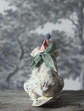 Laden Sie das Bild in den Galerie-Viewer, Sitting Spun Cotton Figurine Piglet with Party Hat