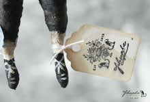 Laden Sie das Bild in den Galerie-Viewer, Spun Cotton Ornament &quot;Strong Man&quot;