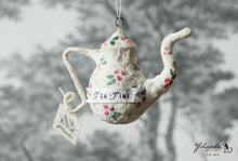 Laden Sie das Bild in den Galerie-Viewer, Spun Cotton Ornament Teapot &quot;Teatime&quot;