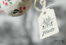 Laden Sie das Bild in den Galerie-Viewer, Spun Cotton Ornament Teapot &quot;Teatime&quot;