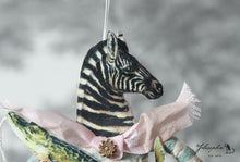 Laden Sie das Bild in den Galerie-Viewer, Spun Cotton Ornament Zebra with Alligator Pull Toy