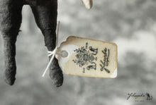 Laden Sie das Bild in den Galerie-Viewer, Spun Cotton Ornament White Rabbit with Partyhat