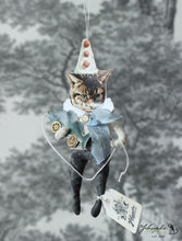 Laden Sie das Bild in den Galerie-Viewer, Spun Cotton Ornament Spring Cat with Pulltoy