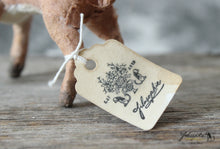 Laden Sie das Bild in den Galerie-Viewer, Spun Cotton Ornament Curious Fox
