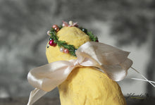 Laden Sie das Bild in den Galerie-Viewer, Spun Cotton Ornament Easter Chick with Flower Crown