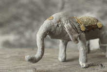 Laden Sie das Bild in den Galerie-Viewer, Spun Cotton Ornament Elephant