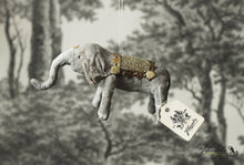 Laden Sie das Bild in den Galerie-Viewer, Spun Cotton Ornament Elephant