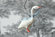 Laden Sie das Bild in den Galerie-Viewer, Spun Cotton Ornament Goose with Blue Ribbon