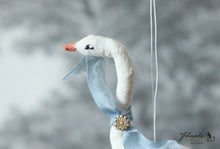 Laden Sie das Bild in den Galerie-Viewer, Spun Cotton Ornament Goose with Blue Ribbon