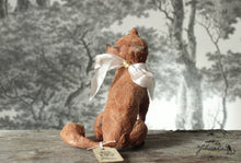 Laden Sie das Bild in den Galerie-Viewer, Spun Cotton Standing Figurine Sitting Pointing Fox (large)