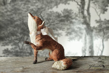 Laden Sie das Bild in den Galerie-Viewer, Spun Cotton Standing Figurine Sitting Pointing Fox (large)