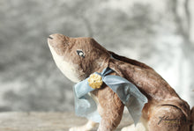 Laden Sie das Bild in den Galerie-Viewer, Spun Cotton Standing Figurine Sitting Hare (large)