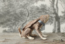 Laden Sie das Bild in den Galerie-Viewer, Spun Cotton Standing Figurine Sitting Hare (large)