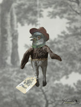 Laden Sie das Bild in den Galerie-Viewer, Spun Cotton Ornament Songbird Robin Wanderer