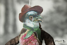Laden Sie das Bild in den Galerie-Viewer, Spun Cotton Ornament Songbird Robin Wanderer