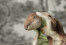 Laden Sie das Bild in den Galerie-Viewer, Spun Cotton Standing Figurine Sitting Hare Paw