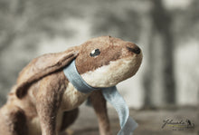 Laden Sie das Bild in den Galerie-Viewer, Spun Cotton Standing Figurine Sitting Hare (small)