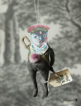 Laden Sie das Bild in den Galerie-Viewer, Spun Cotton Ornament Songbird Gentleman with Umbrella