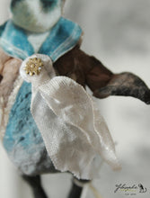Laden Sie das Bild in den Galerie-Viewer, Spun Cotton Ornament Songbird Sailor