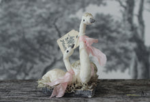 Laden Sie das Bild in den Galerie-Viewer, Mama &amp; Baby Swan Set of 2 Spun Cotton Figurines