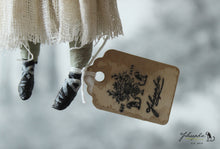 Laden Sie das Bild in den Galerie-Viewer, Spun Cotton Ornament Songbird Girl &quot;Alsace&quot; with Stork